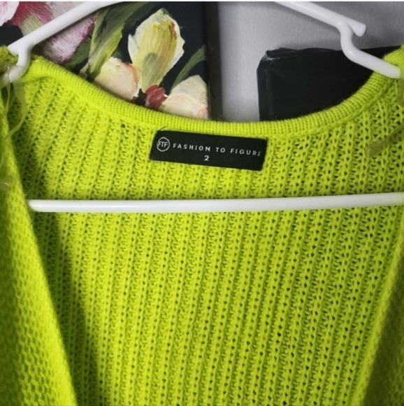 Like new Fashion to figure neon green sweater size 2 - Picture 3 of 4